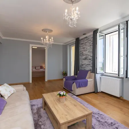In With Seaview, Balcony, Air Condition, Wifi 5025-4 Apartment Ika