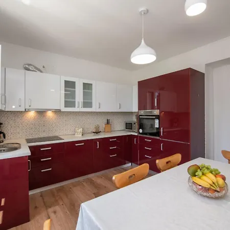 In With Seaview, Balcony, Air Condition, Wifi 5025-4 Apartment Ika