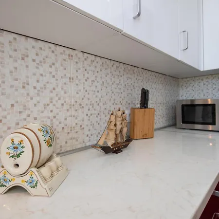 In With Seaview, Balcony, Air Condition, Wifi 5025-4 Apartment Ika
