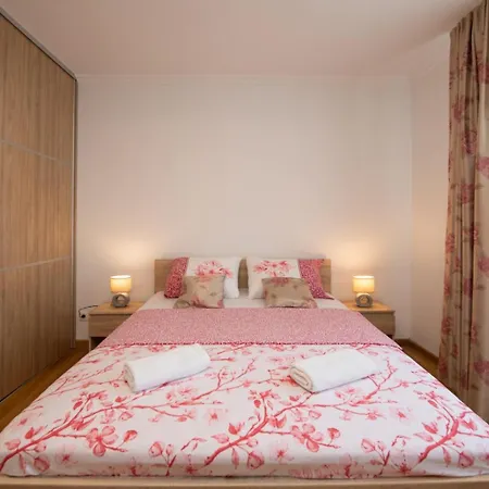 Apartment In With Seaview, Balcony, Air Condition, Wifi 5025-4 Ika