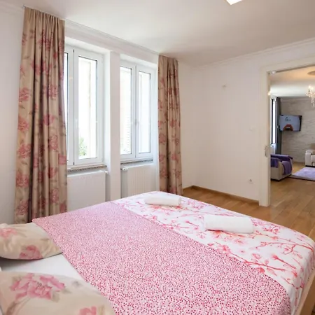 Apartment In With Seaview, Balcony, Air Condition, Wifi 5025-4 *