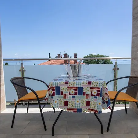 In With Seaview, Balcony, Air Condition, Wifi 5025-4 Apartment *