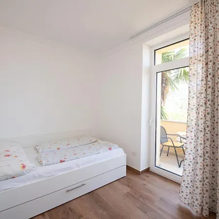 Apartment In With Seaview, Balcony, Air Condition, Wifi 5025-4 *