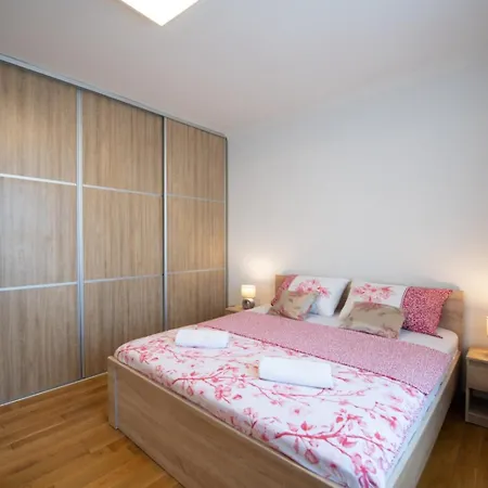 Apartment In With Seaview, Balcony, Air Condition, Wifi 5025-4 *