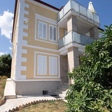 In With Seaview, Balcony, Air Condition, Wifi 5025-4 *